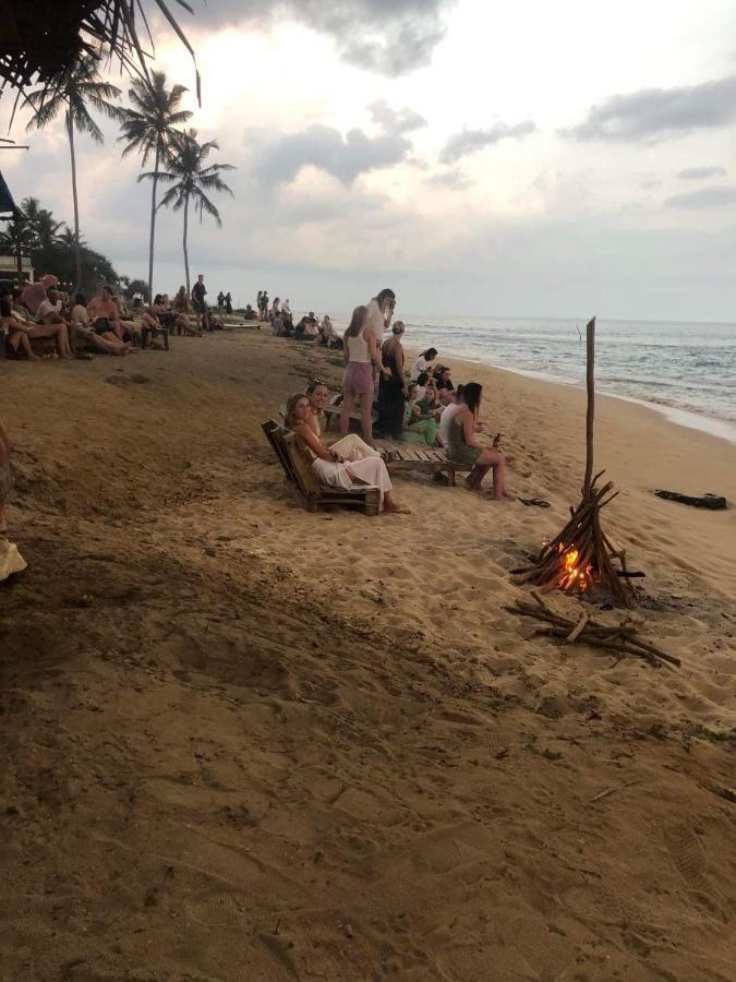 Sundance Surf Coconut Point Hotel เวลิกามา ภายนอก รูปภาพ